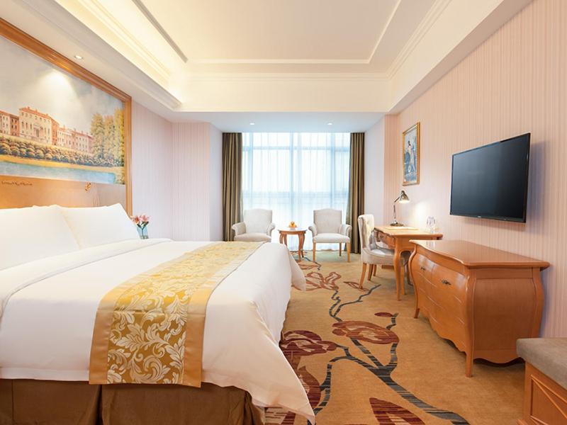 Vienna Hotel Nanxiong Exterior foto